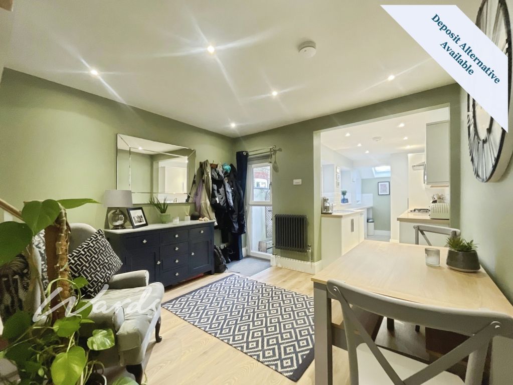 Property photo 3 of 18 Lounge