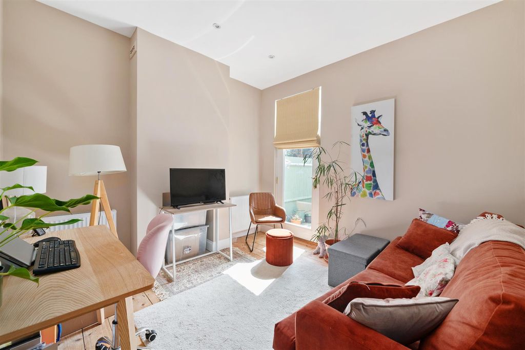 Property photo 3 of 10 Reception