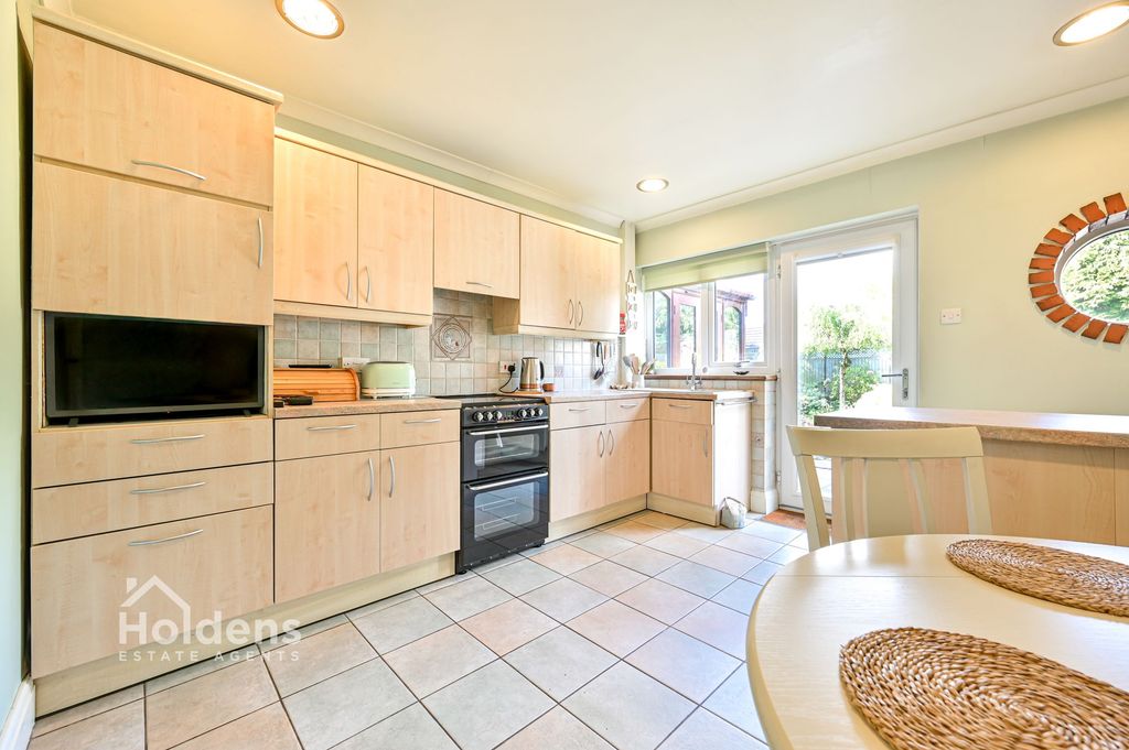 Property photo 2 of 26