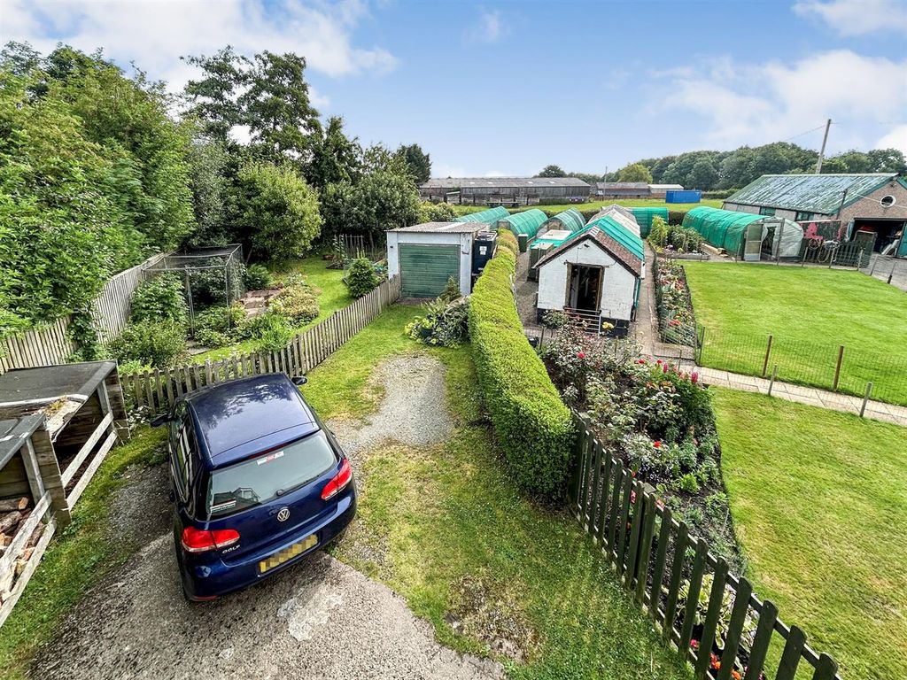 Property photo 3 of 19 Gardens