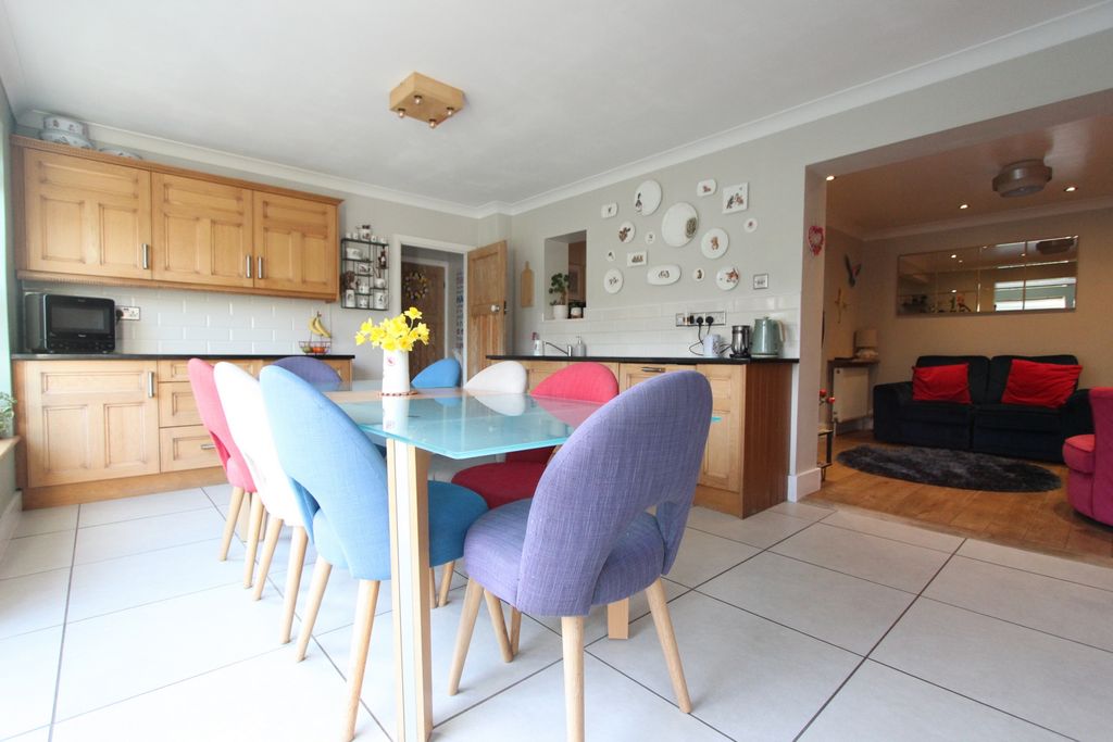 Property photo 3 of 17 Photo 4