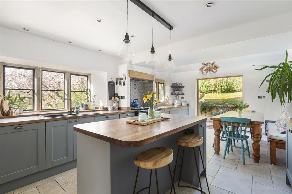 Property photo 3 of 44 Ph30_6501144.Jpg