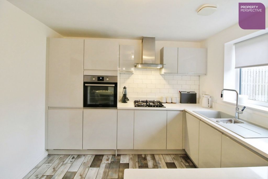 Property photo 3 of 13 Dining Kitchen