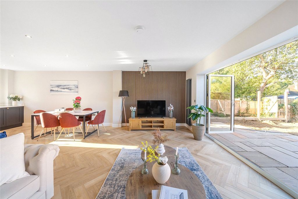 Property photo 2 of 11 Picture No. 23