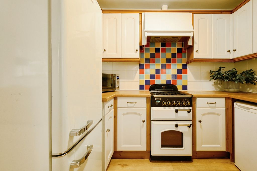 Property photo 3 of 20