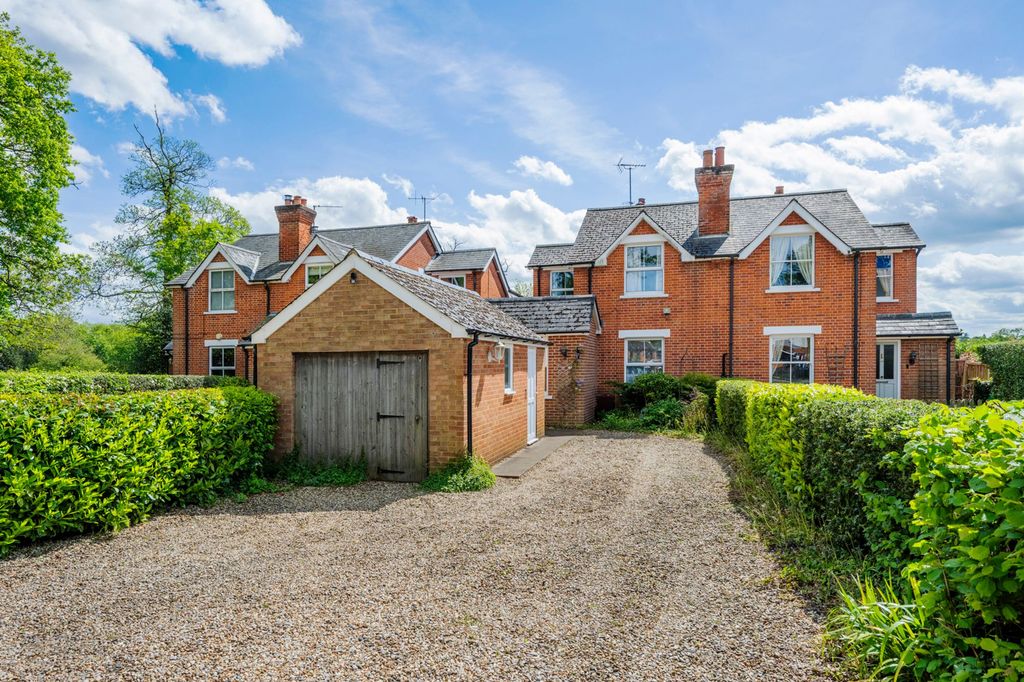 Property photo 1 of 16 Reading Road