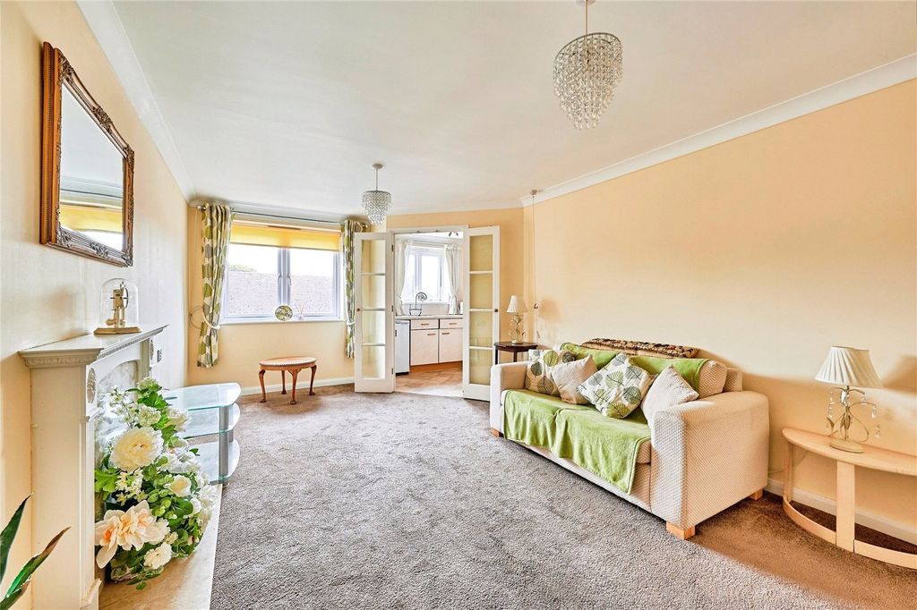 Property photo 1 of 10 Lounge