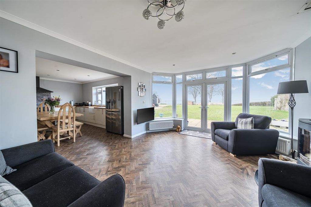 Property photo 3 of 24 Informal Reception Area