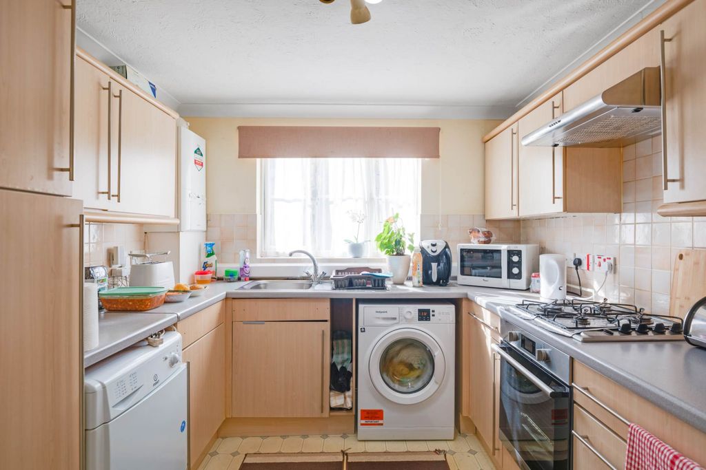 Property photo 3 of 16