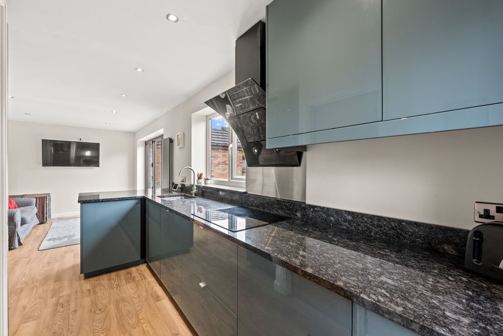 Property photo 3 of 40 P1595841-Min