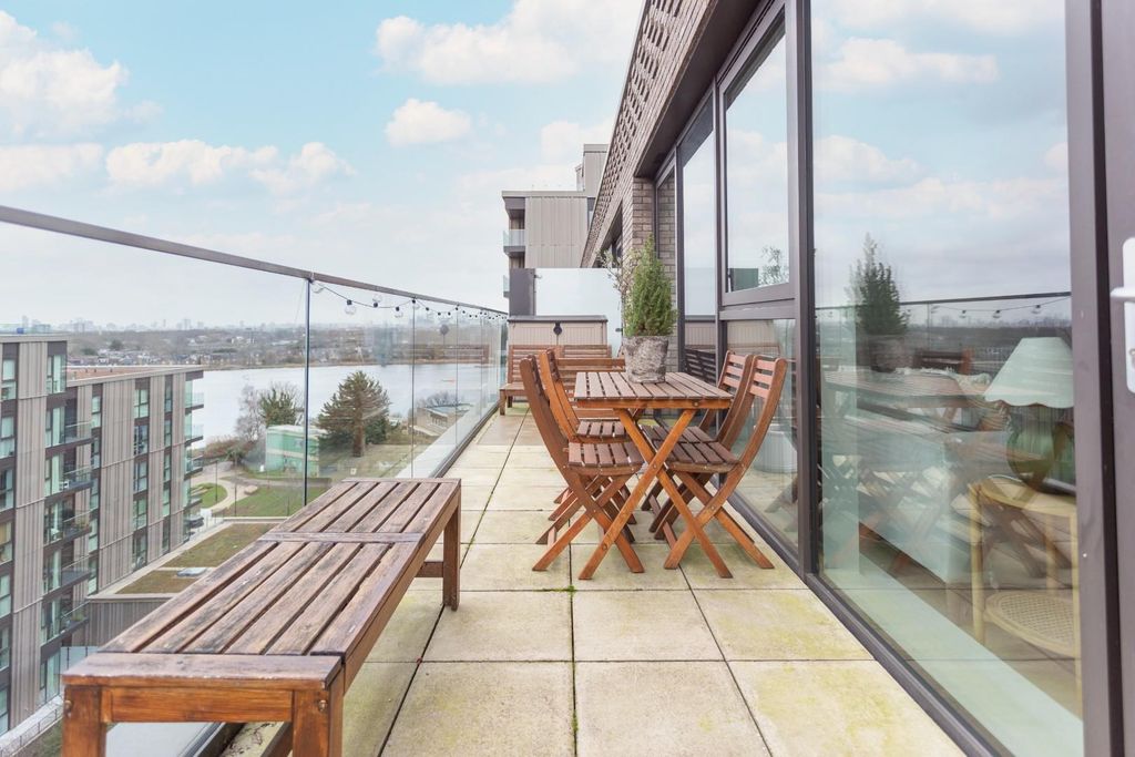 Property photo 3 of 17 Balcony