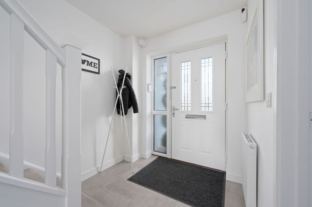 Property photo 2 of 32