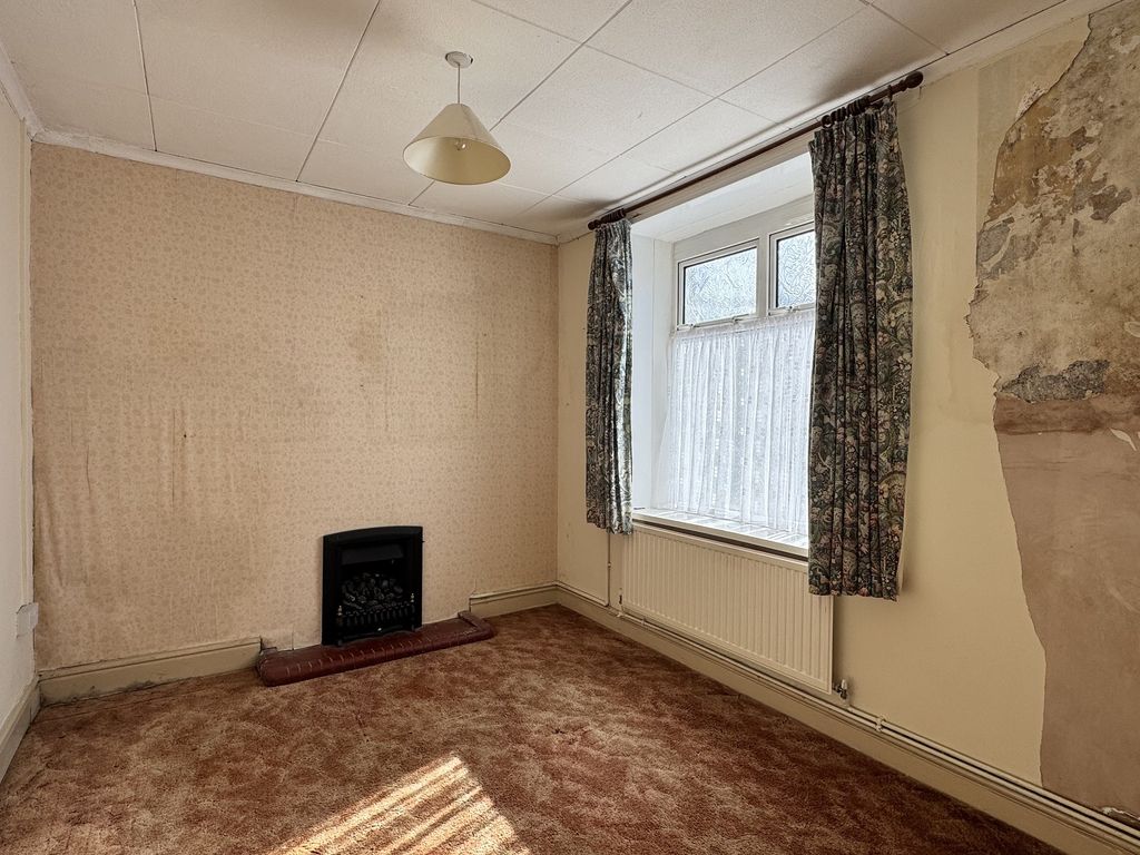 Property photo 3 of 21 Lounge