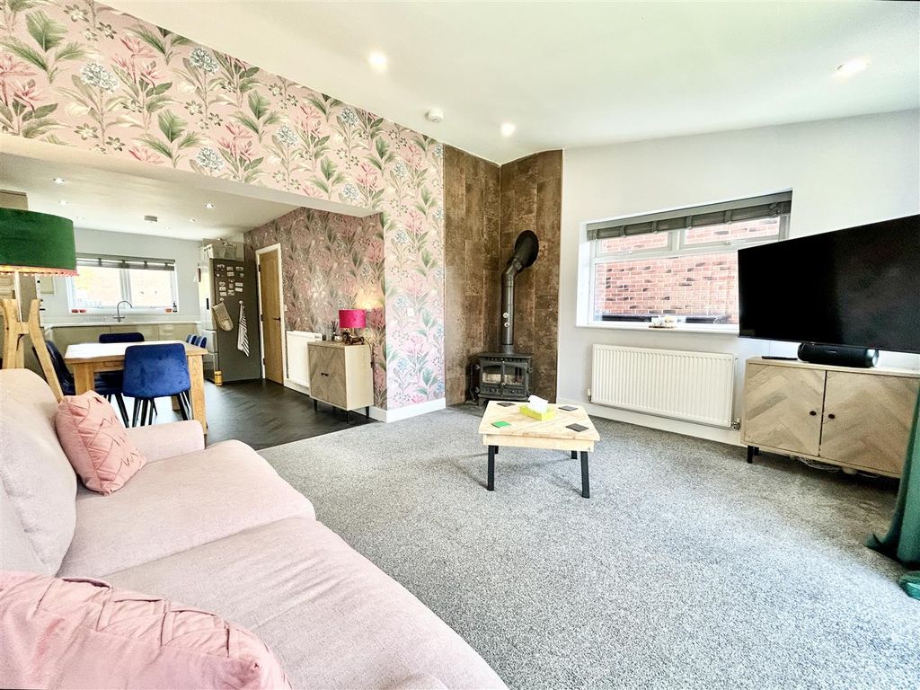 Property photo 3 of 33