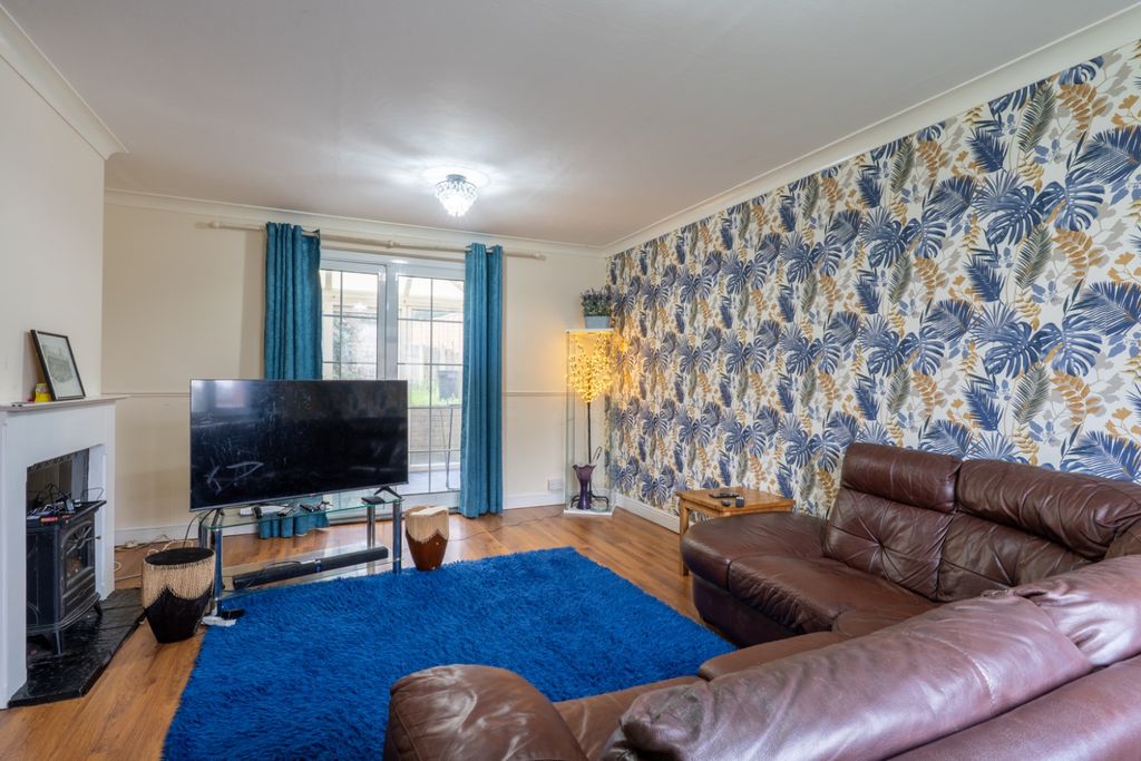 Property photo 2 of 18 4823411