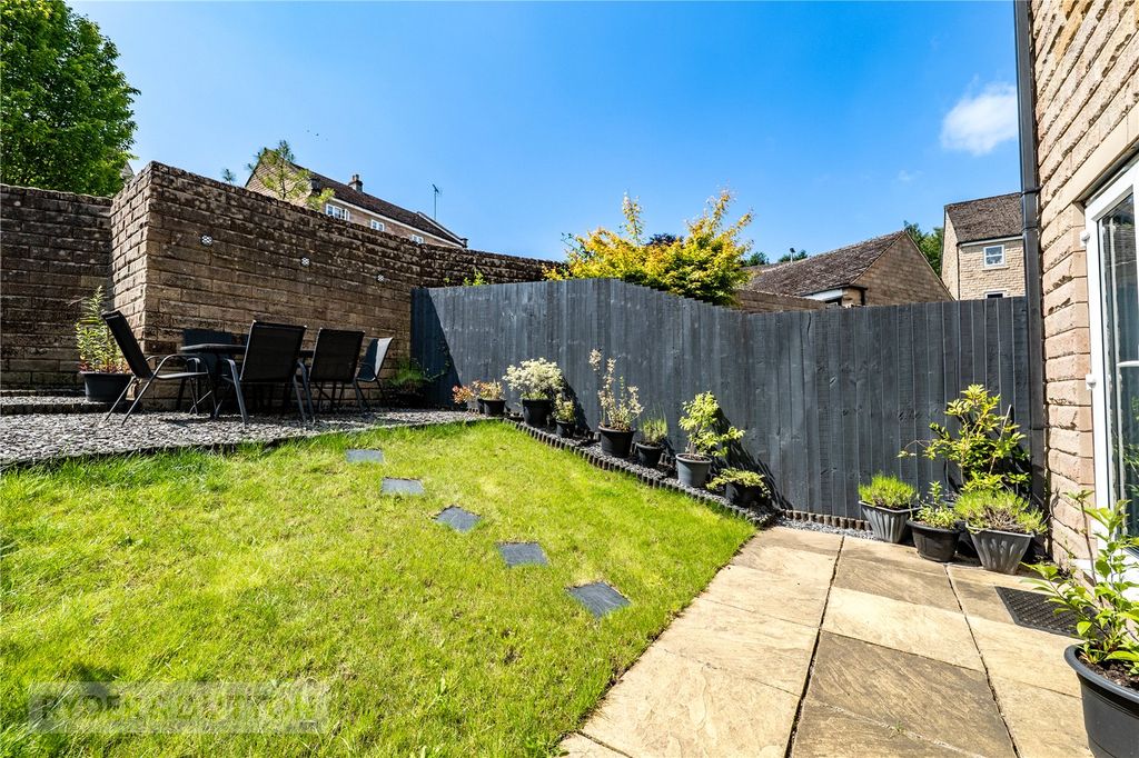 Property photo 2 of 33 Rear Garden