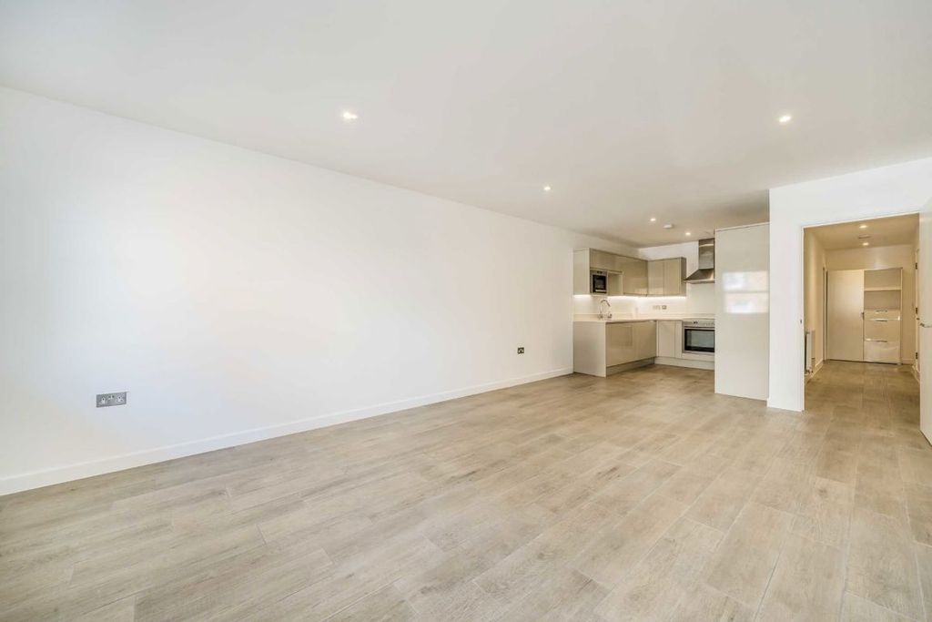 Property photo 1 of 5