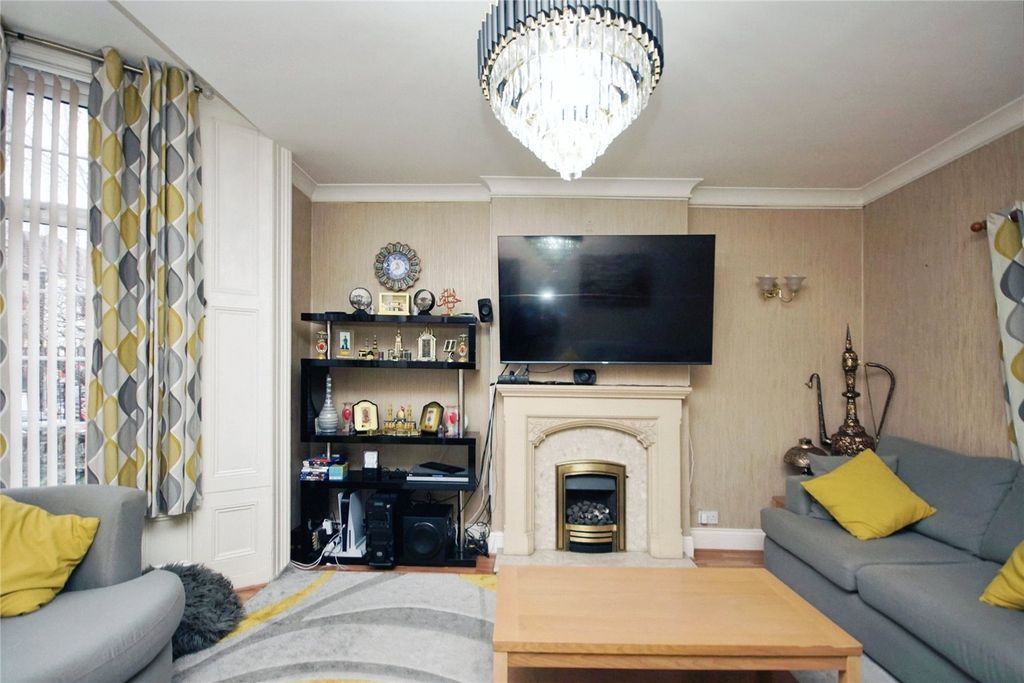 Property photo 2 of 17 Picture No. 15