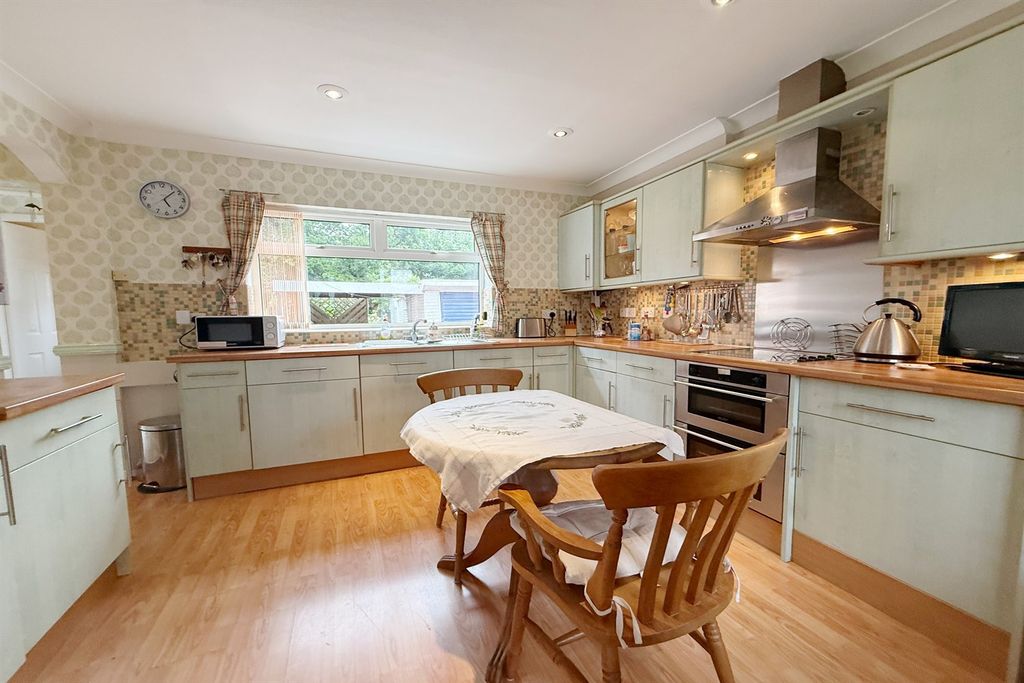 Property photo 3 of 20 Kitchen Breakfast Room
