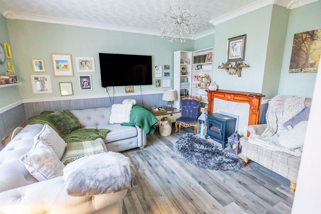 Property photo 2 of 17