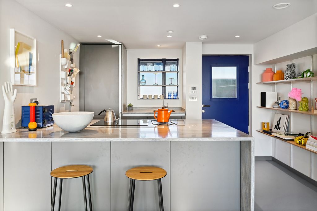 Property photo 1 of 24