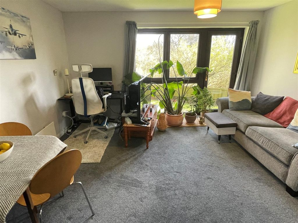 Property photo 2 of 8 5.Jpg