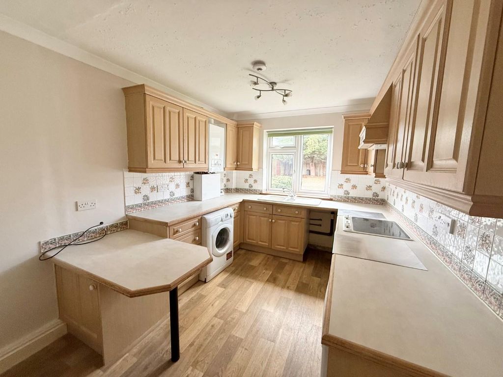 Property photo 3 of 10 Kitchen.Jpg