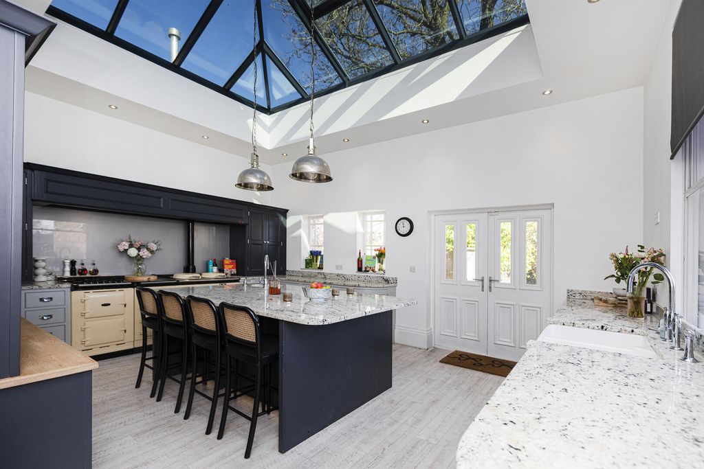 Property photo 2 of 19 Kitchen