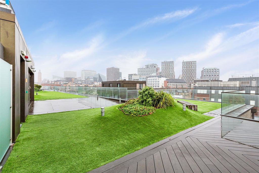 Property photo 1 of 15 Roof Garden.Jpg