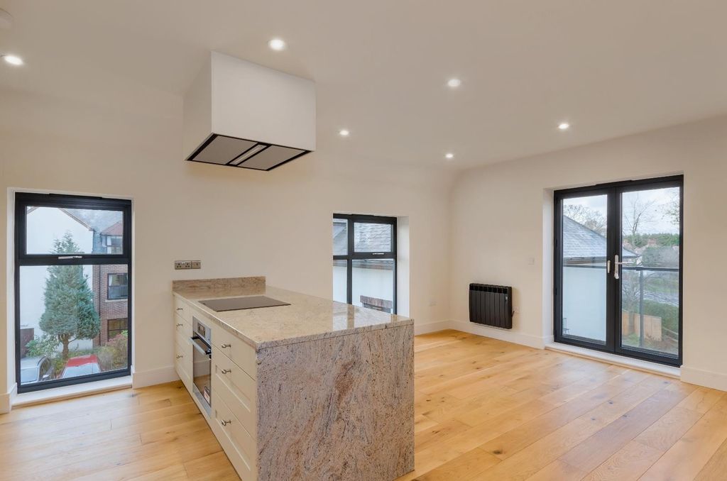 Property photo 3 of 11 Picture 3