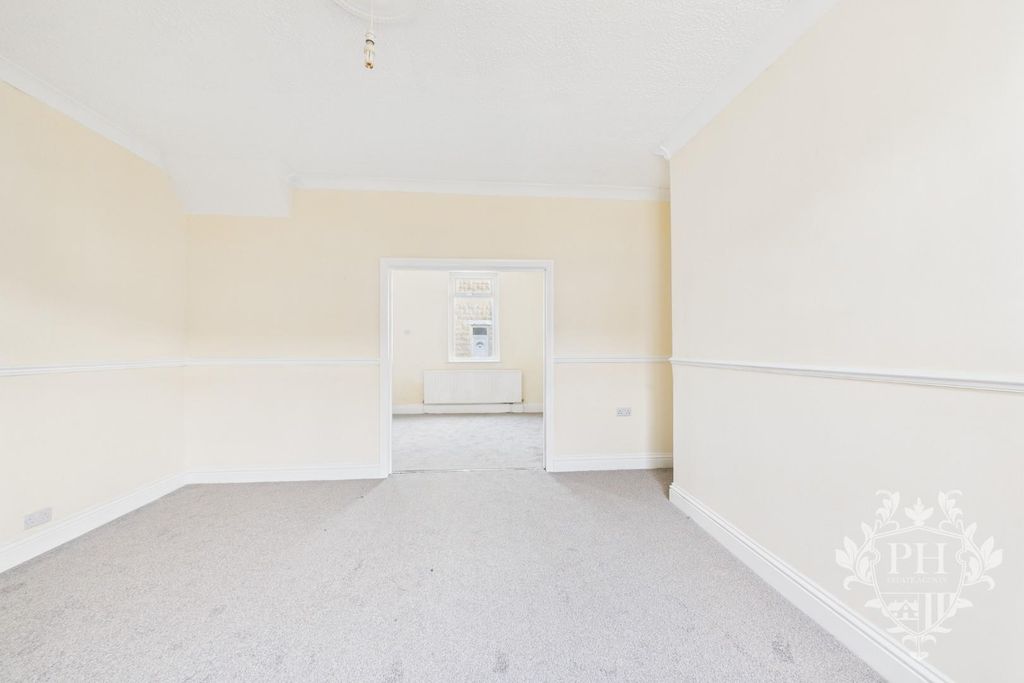 Property photo 3 of 10 Cam02002G0-Pr0228-Still006.Jpg