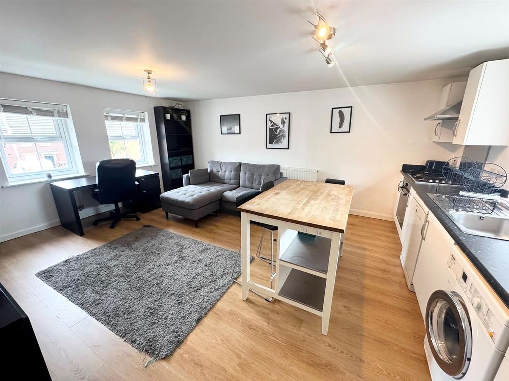 Property photo 2 of 8 6.Jpg