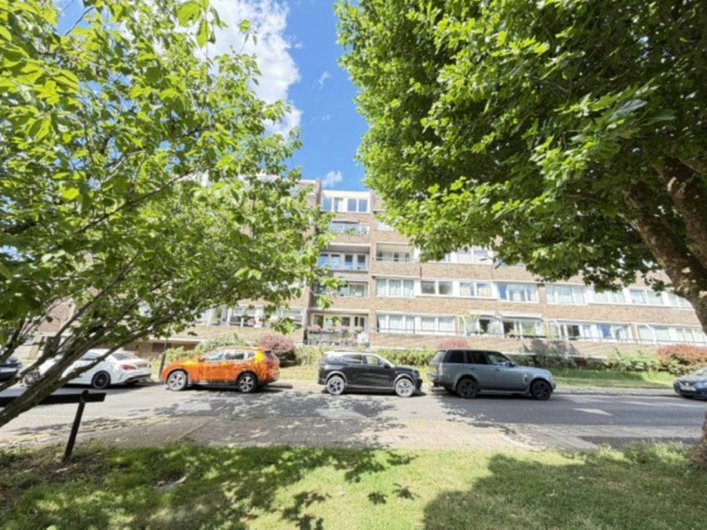 Property photo 2 of 10