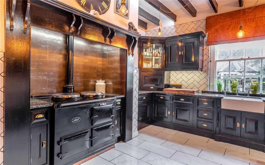 Property photo 3 of 21 Kitchen