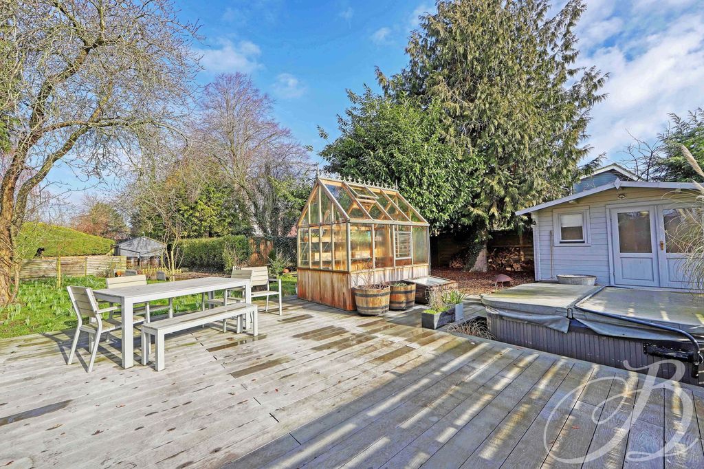 Property photo 2 of 24