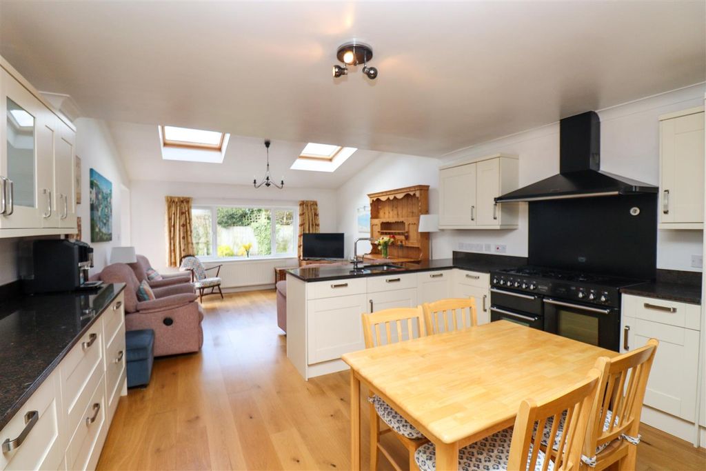 Property photo 2 of 23 Kitchen/Breakfast/Family Room