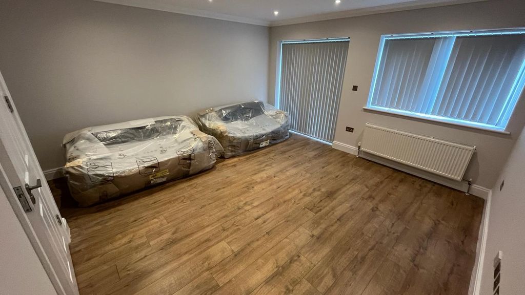 Property photo 1 of 14 Lounge