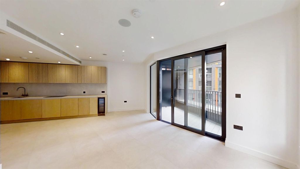 Property photo 2 of 12 Linear-Place-Nine-Elms-06092025_181849.Jpg