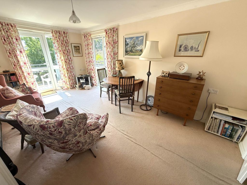 Property photo 2 of 13