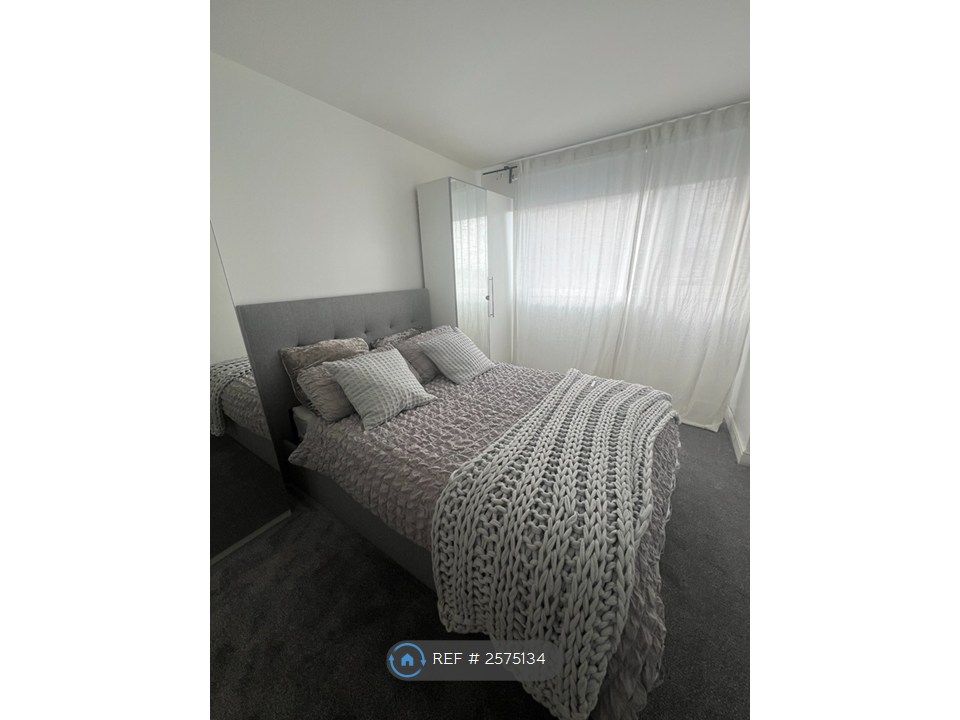 Property photo 2 of 10 Bedroom
