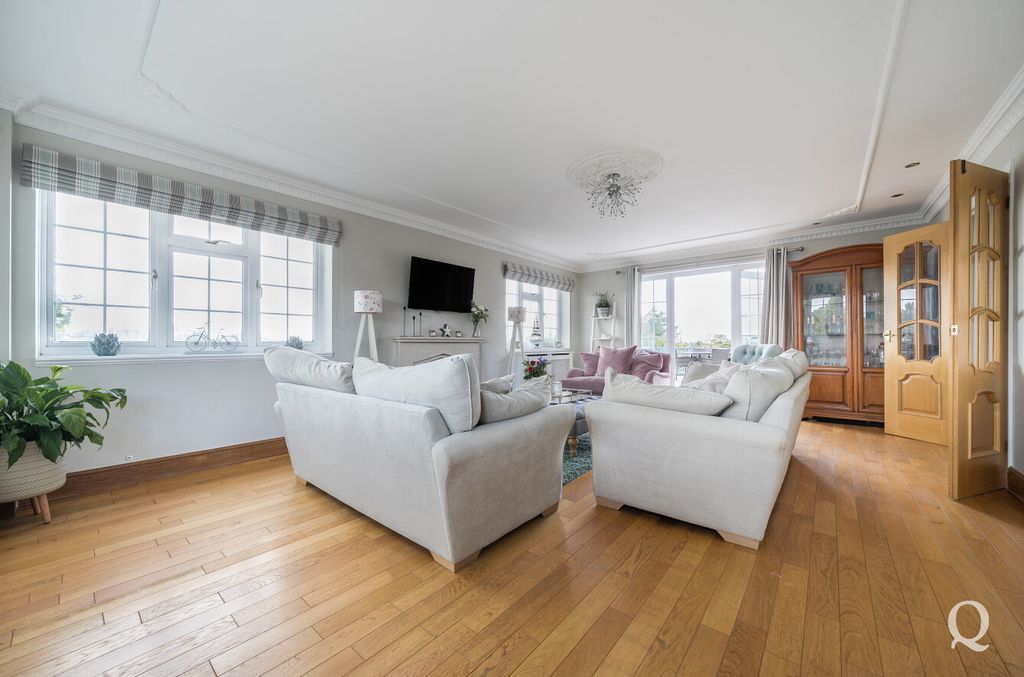 Property photo 2 of 38 40c691Ad-2815-47d...