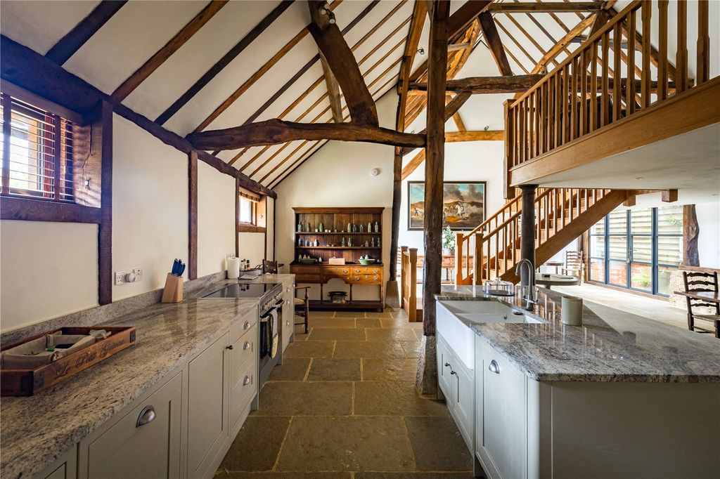 Property photo 3 of 39 House. Partnership