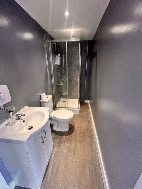 Property photo 1 of 6 Shower Room
