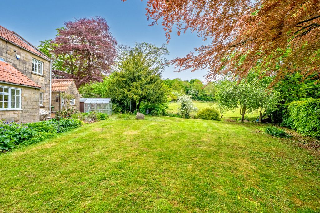 Property photo 2 of 15 Thevicarage26