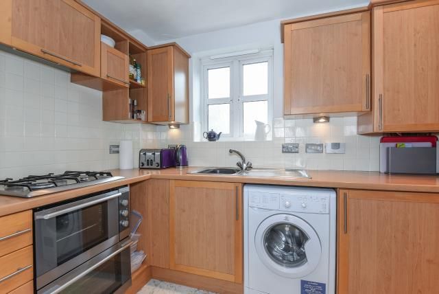 Property photo 3 of 8 Kitchen