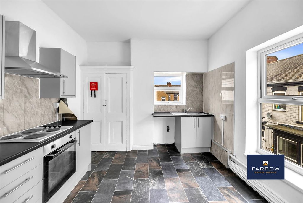 Property photo 2 of 14 Kitchen