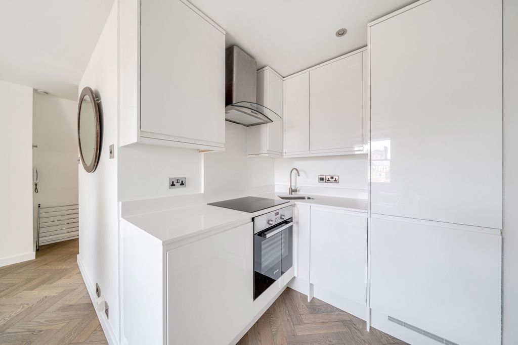 Property photo 3 of 7 1353295-3-68c01F6...
