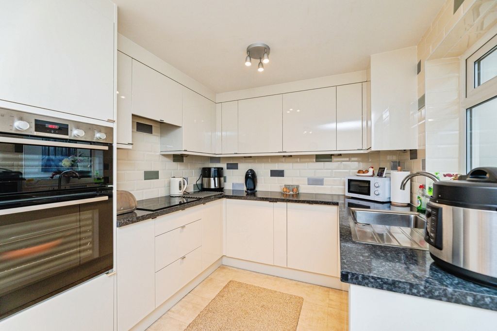 Property photo 2 of 16 Pbox-Img.Jpg