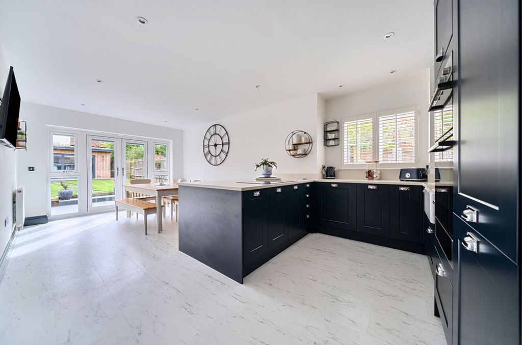 Property photo 2 of 31