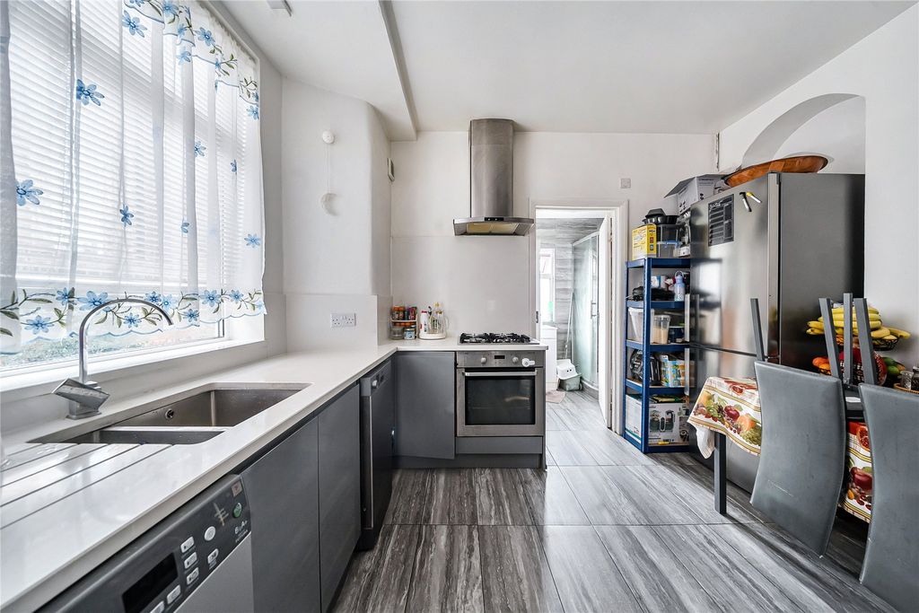 Property photo 3 of 8 Picture No. 12